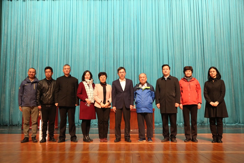 E:\程美东 文稿\形势与政策 课程\名师工作室\2019年春季形势与政策 报告\商务部 江伟 报告2019 3 9\19.03.09 商务部 江伟报告图片\0M2A0275.JPG