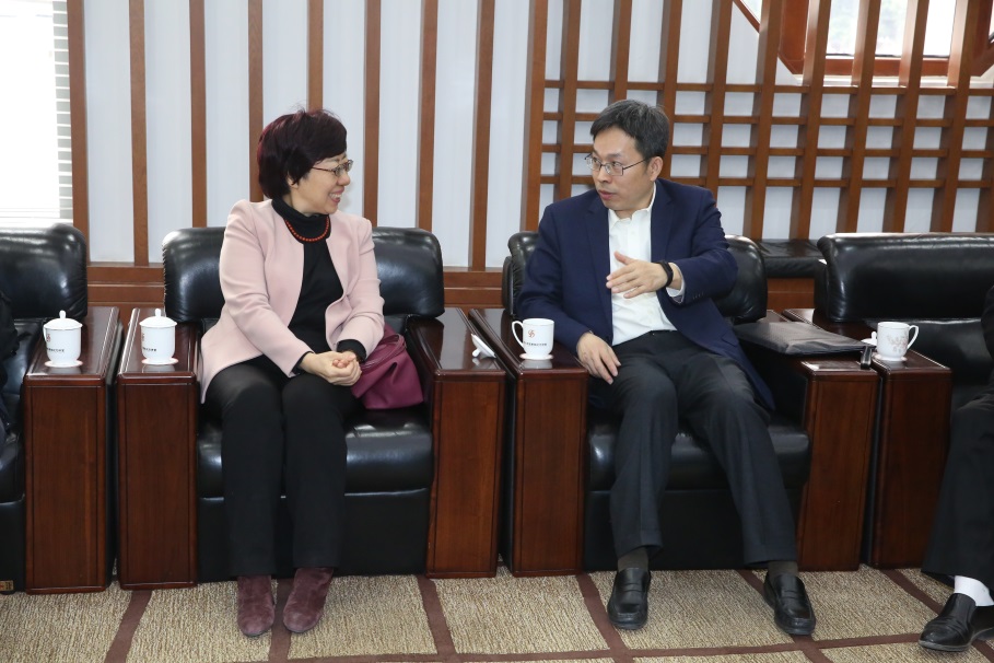 E:\程美东 文稿\形势与政策 课程\名师工作室\2019年春季形势与政策 报告\商务部 江伟 报告2019 3 9\19.03.09 商务部 江伟报告图片\0M2A0007.JPG