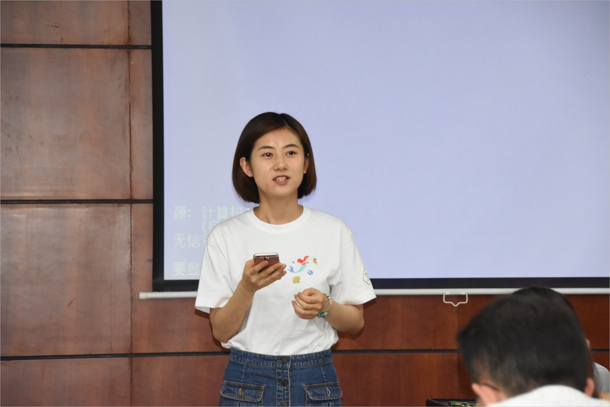 图5：人口研究所汪帆同学发言.jpg