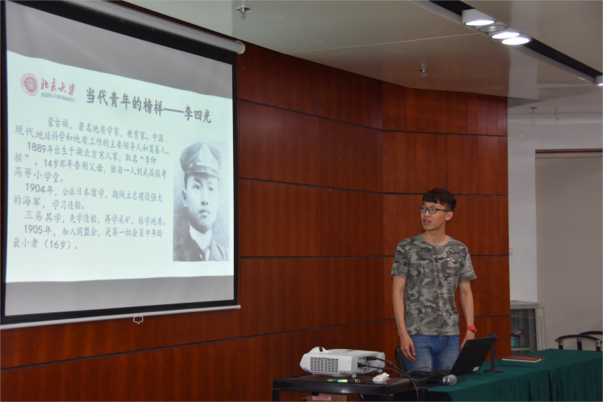 图3：吴嘉伟同学介绍当代青年的榜样——李四光.jpg