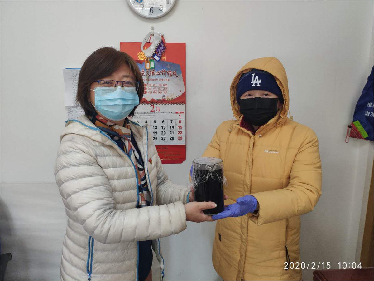 畅春园居民路得送来预防感冒的药汤.jpg