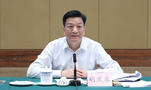 胡文容讲话.jpg
