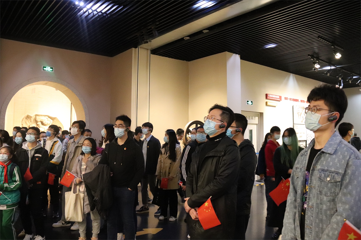 图3.师生参观中国人民抗日战争纪念馆（2）.jpg