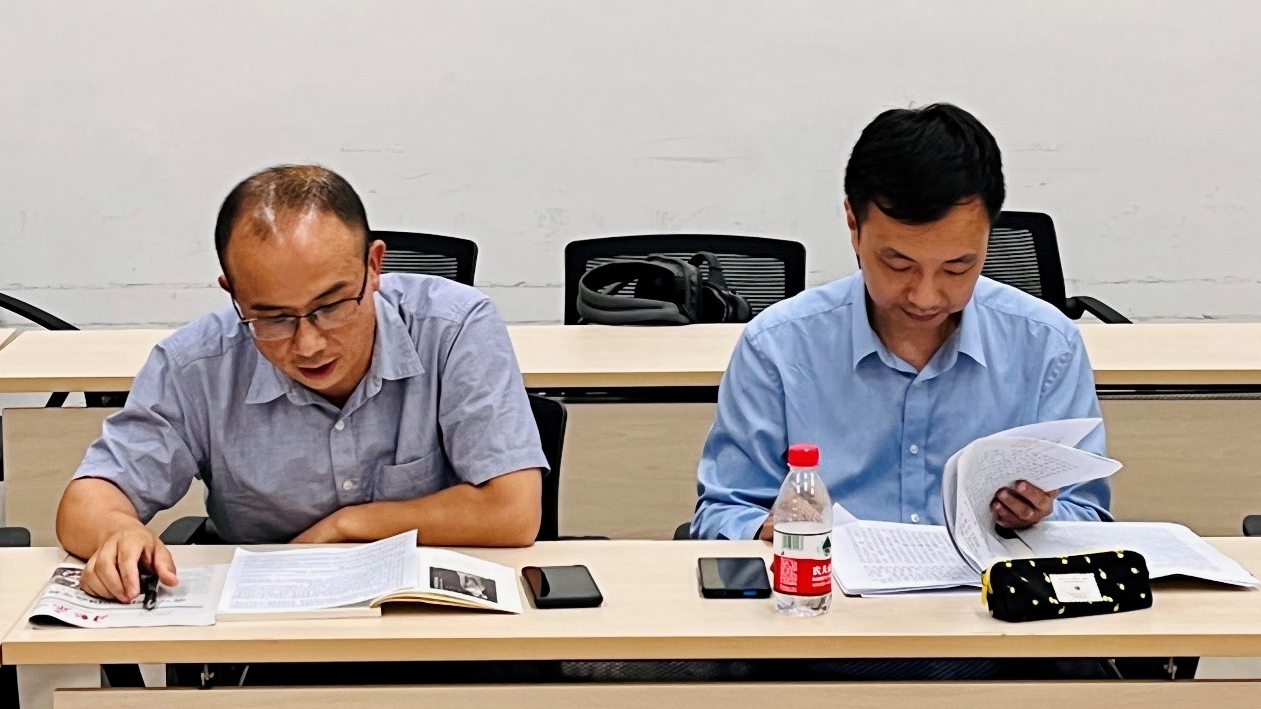 2.社会科学部副部长、党支部书记王周谊介绍北京市第十三次党代会、北京大学第十四次党代会召开情况_副本.jpg