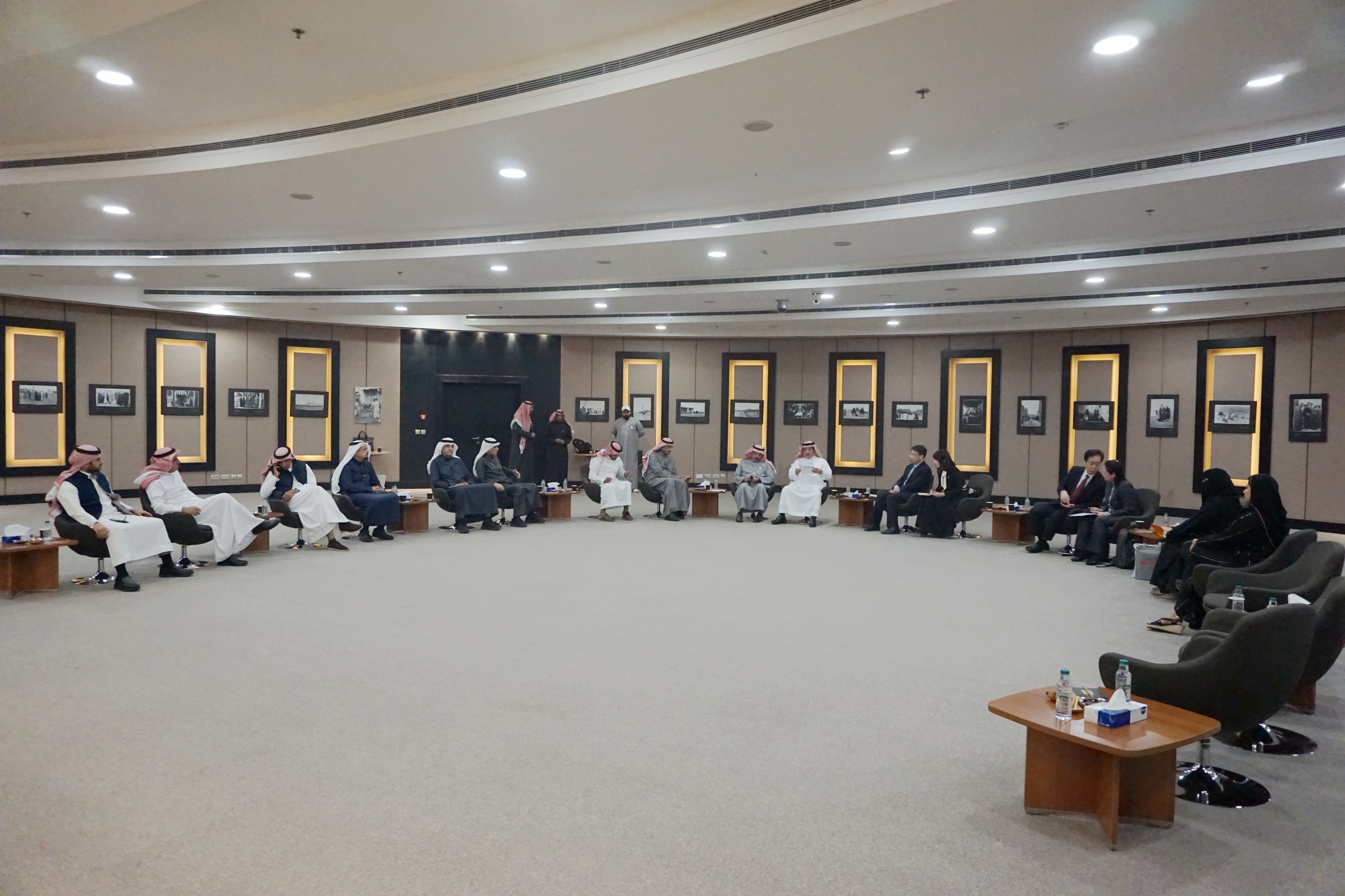 阿卜杜勒·阿齐兹国王公共图书馆-会见.JPG