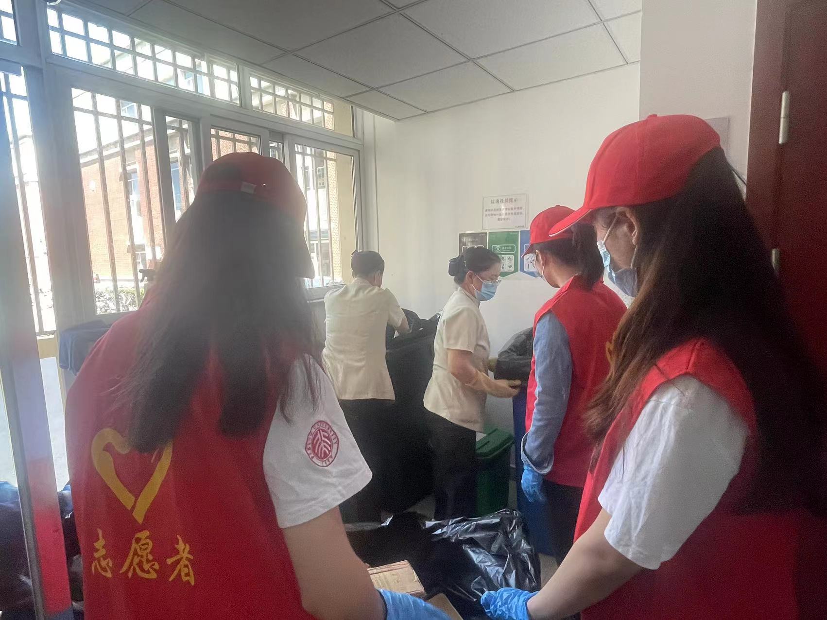 230522 主题教育专题丨勺园开展“学雷锋，志愿帮”劳动实践活动 4.jpg
