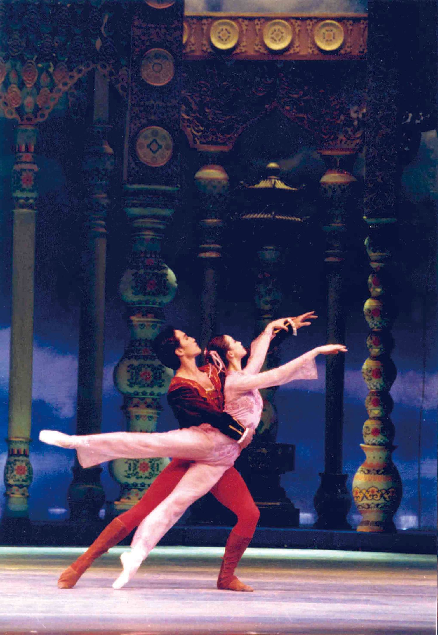 2000年讲堂运行首场演出（中央芭蕾舞团中国版《胡桃夹子》）.jpg